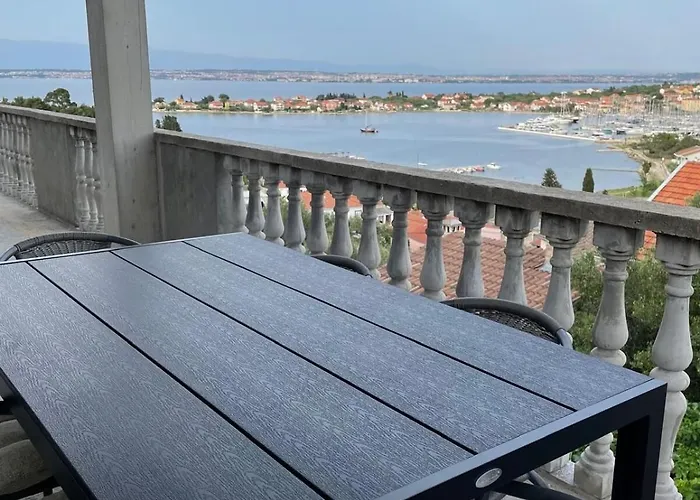 Maslina Sea View *